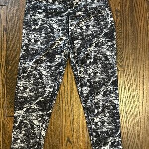 Black and White Patterned Leggings